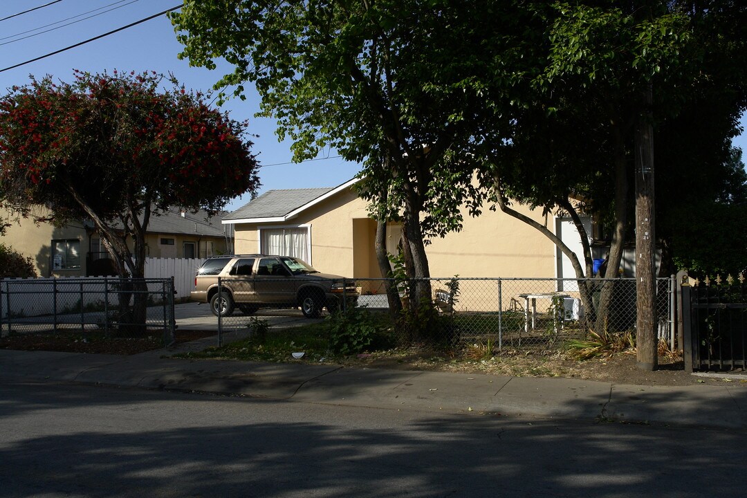 14-16 Arrowhead Ln in Redwood City, CA - Foto de edificio