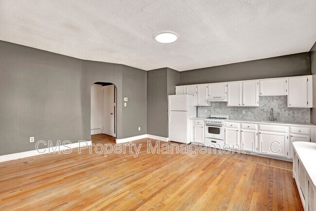 44 Dover Ave in Ewing Township, NJ - Foto de edificio - Building Photo