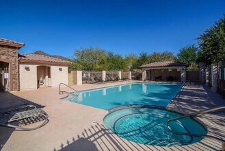 7446 W Montgomery Rd in Peoria, AZ - Foto de edificio - Building Photo