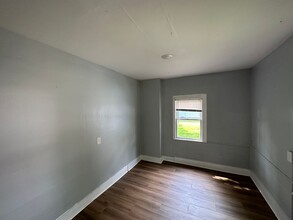 527 W Cedar St in Kalamazoo, MI - Building Photo - Building Photo