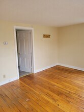 15 Mountain Ave in Bloomfield, CT - Foto de edificio - Building Photo