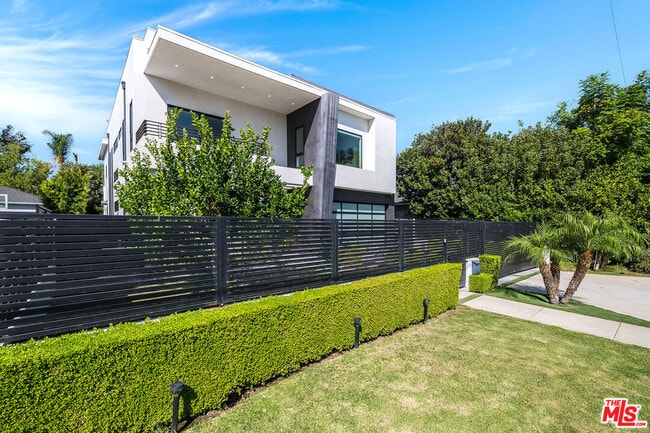 5101 Rubio Ave in Los Angeles, CA - Building Photo - Building Photo