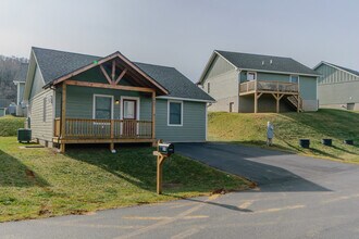 586 Townhomes Pl in Boone, NC - Foto de edificio - Building Photo