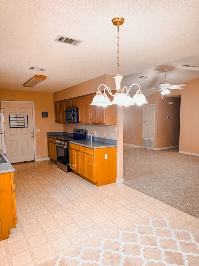 223 Runnymeade Dr in Crestview, FL - Building Photo - Building Photo