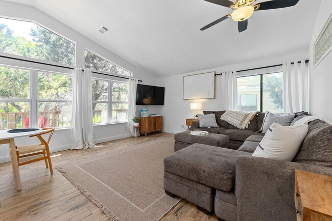 152 Manresa Rd