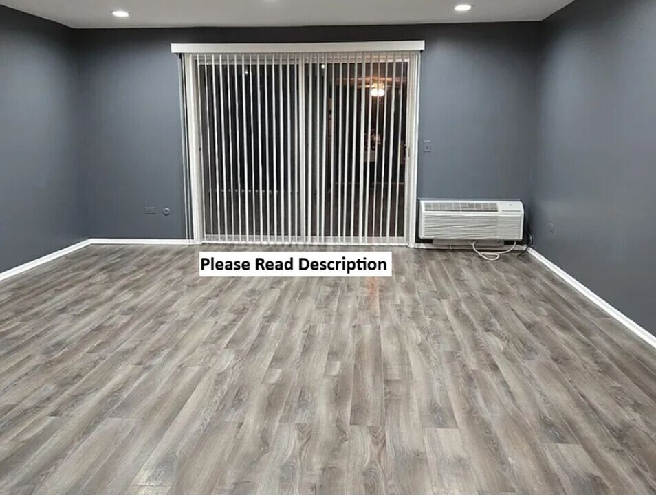 19 E Palatine Rd, Unit 2b in Arlington Heights, IL - Building Photo