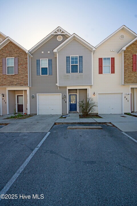 219 Caldwell Loop in Jacksonville, NC - Building Photo