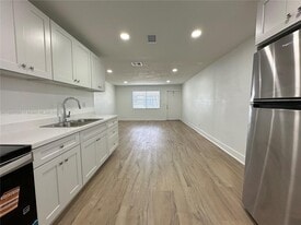 116 NW 2nd Ave in Hallandale Beach, FL - Building Photo