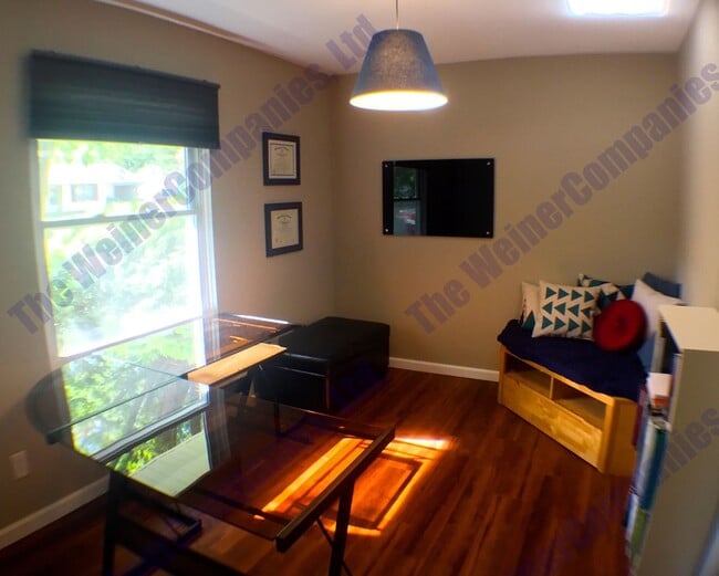 910 Lanore Dr in Urbana, IL - Building Photo - Building Photo