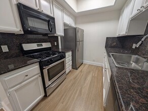 912 Croft Ave, Unit 102 in Los Angeles, CA - Building Photo - Building Photo