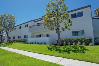 Monroe Garden in Garden Grove, CA - Building Photo - Building Photo
