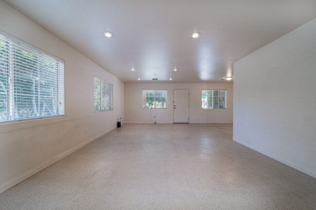 730 Pine Ave in Holtville, CA - Building Photo - Building Photo