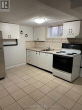 8 Thorncroft Crescent in Ajax, ON - Building Photo - Building Photo