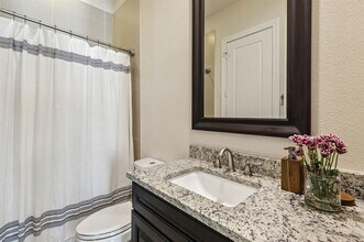746 Will Rice Ave in Irving, TX - Foto de edificio - Building Photo