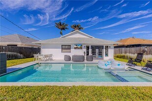 754 105th Ave N in Naples, FL - Building Photo
