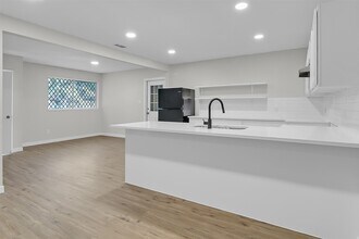 2509 Bayou Ave in Baytown, TX - Building Photo - Building Photo