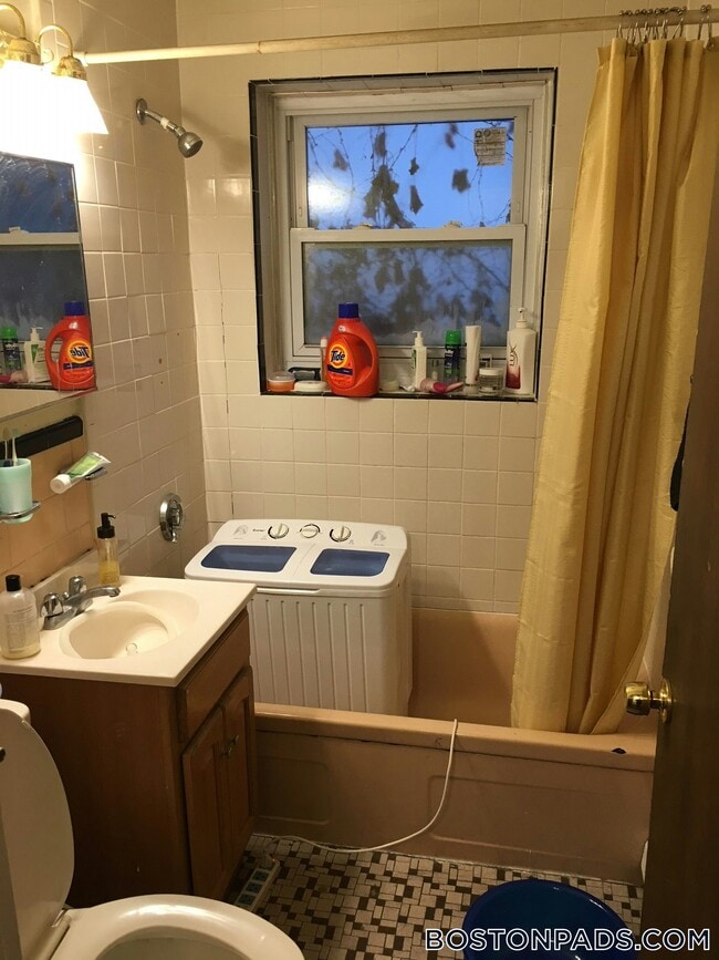 4 President Terrace, Unit 1 in Boston, MA - Building Photo - Building Photo