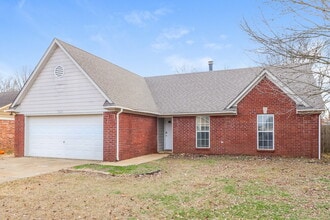 10125 Oak Run Dr S in Olive Branch, MS - Foto de edificio - Building Photo