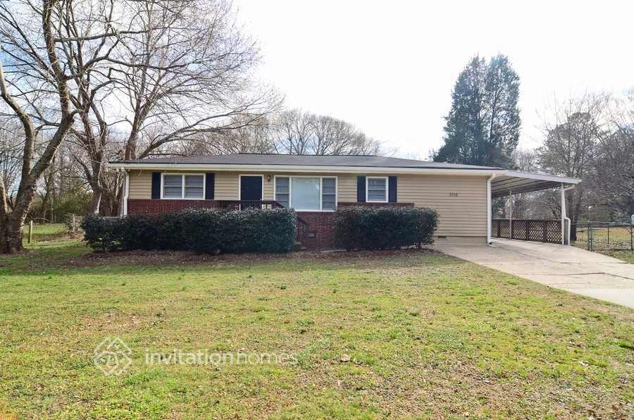 1714 Cunningham Rd SW in Marietta, GA - Building Photo