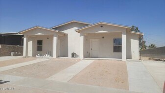 102 Chama Ln in Sunland Park, NM - Building Photo