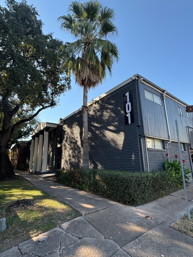 Avondale Apartments in Houston, TX - Building Photo - Building Photo