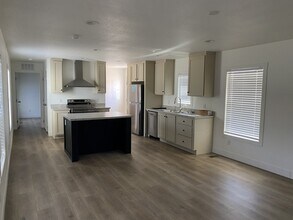 2060 N Center St in Mesa, AZ - Building Photo - Building Photo