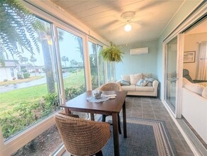 1720 Lakeside Dr in Venice, FL - Foto de edificio - Building Photo