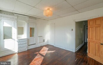 2127 Morris St in Philadelphia, PA - Foto de edificio - Building Photo