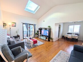 15 Green Valley Ct in Secaucus, NJ - Building Photo - Building Photo