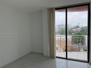 501 SW 1st St in Miami, FL - Building Photo - Building Photo