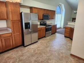 1586 Bush Hill Dr in Lancaster, OH - Building Photo - Building Photo