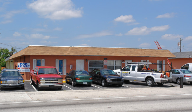 4165 NW 31st Ave in Lauderdale Lakes, FL - Building Photo - Building Photo