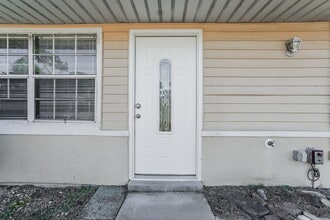 18703 Sebring Rd in Ft. Myers, FL - Building Photo - Building Photo