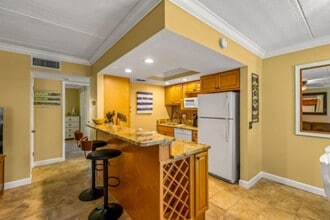 8911 Blind Pass Rd in St Pete Beach, FL - Foto de edificio - Building Photo