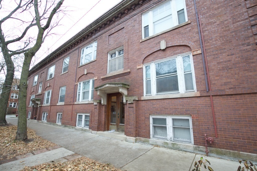 6315 N Glenwood Ave, Unit M02B in Chicago, IL - Building Photo
