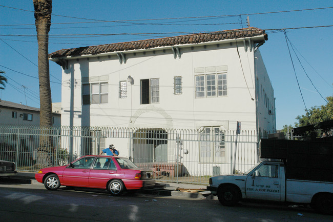 229 S Westlake Ave in Los Angeles, CA - Foto de edificio - Building Photo