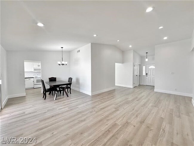 401 Holcomb