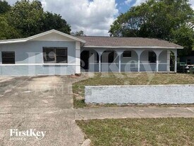 8313 Oleander Ln in Tampa, FL - Building Photo