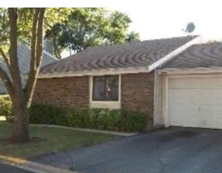 1326 N Shadow Lake Ter in Palatine, IL - Building Photo