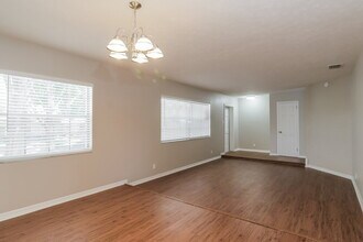 528 Crestover Dr in Tampa, FL - Building Photo - Building Photo