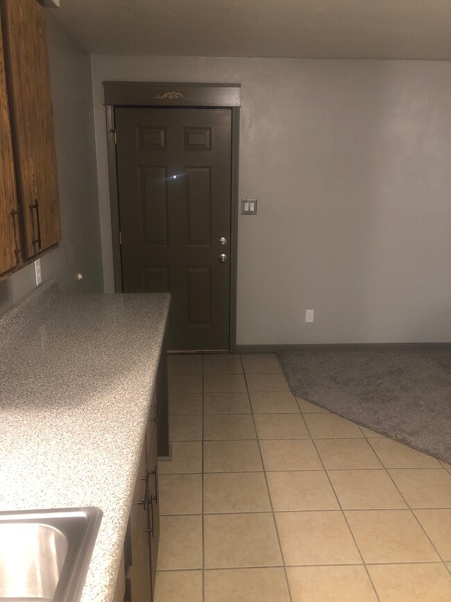 205 E Dunklin St in Jefferson City, MO - Building Photo - Building Photo