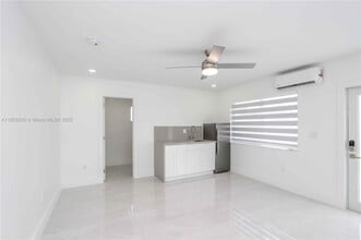 11001 SW 220th St in Miami, FL - Building Photo - Building Photo