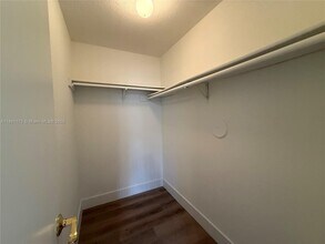 4039 NW 87th Ave in Sunrise, FL - Building Photo - Building Photo