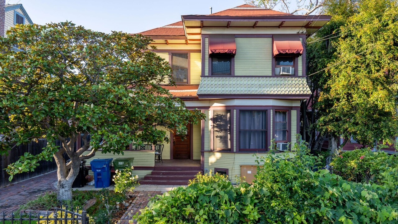 1013 W 24th St in Los Angeles, CA - Building Photo