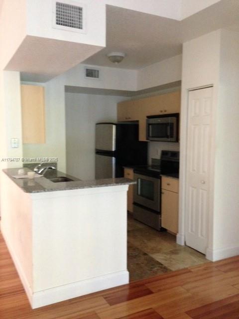 2549 Centergate Dr in Miramar, FL - Building Photo - Building Photo