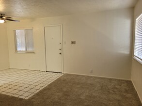 4220 Cole Avenue in Dallas, TX - Foto de edificio - Building Photo