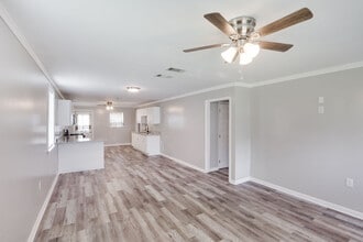 710 Derbigny St in Chalmette, LA - Building Photo - Building Photo