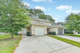 914 Shady Ln in Conroe, TX - Building Photo