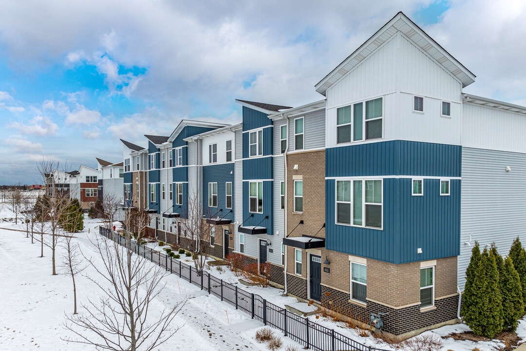 Gramercy Square in Aurora, IL - Building Photo