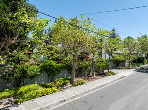 Oak Grove Place in Menlo Park, CA - Building Photo - Building Photo